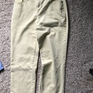Gloria Vanderbilt yellow Amanda jeans size 6